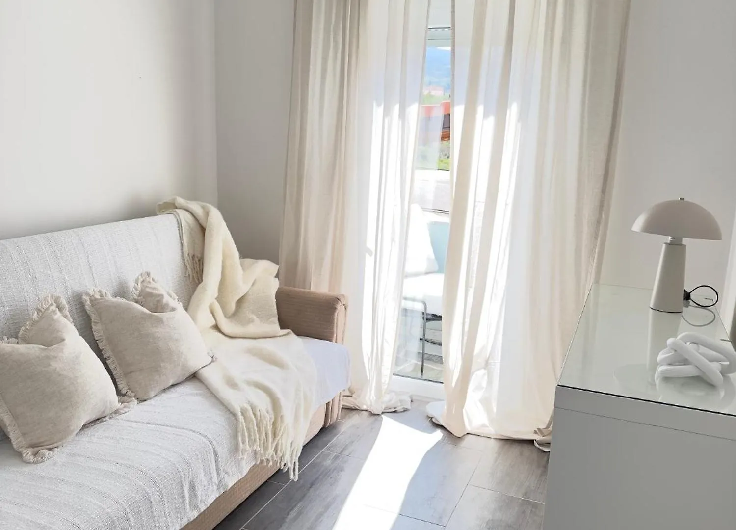 3 Bedroom Apartment With Seaview - 3Min From The Beach Kruševo